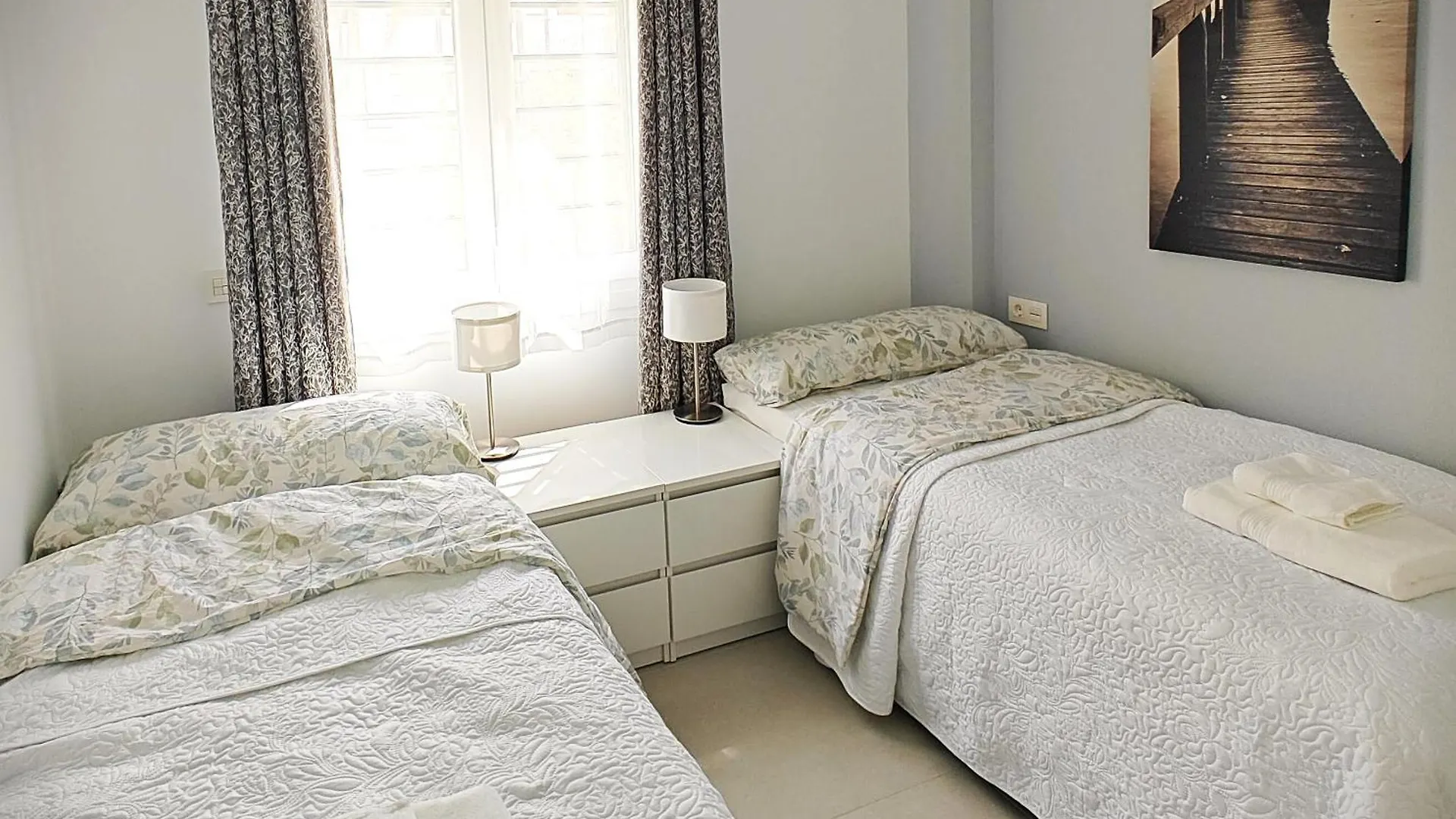 Sun Apartment - 3 Bedrooms, Priv Parking, Pool, Ac, Tv Channels, Fibre Net Los Cristianos  0*, Los Cristianos (Tenerife) Spanien