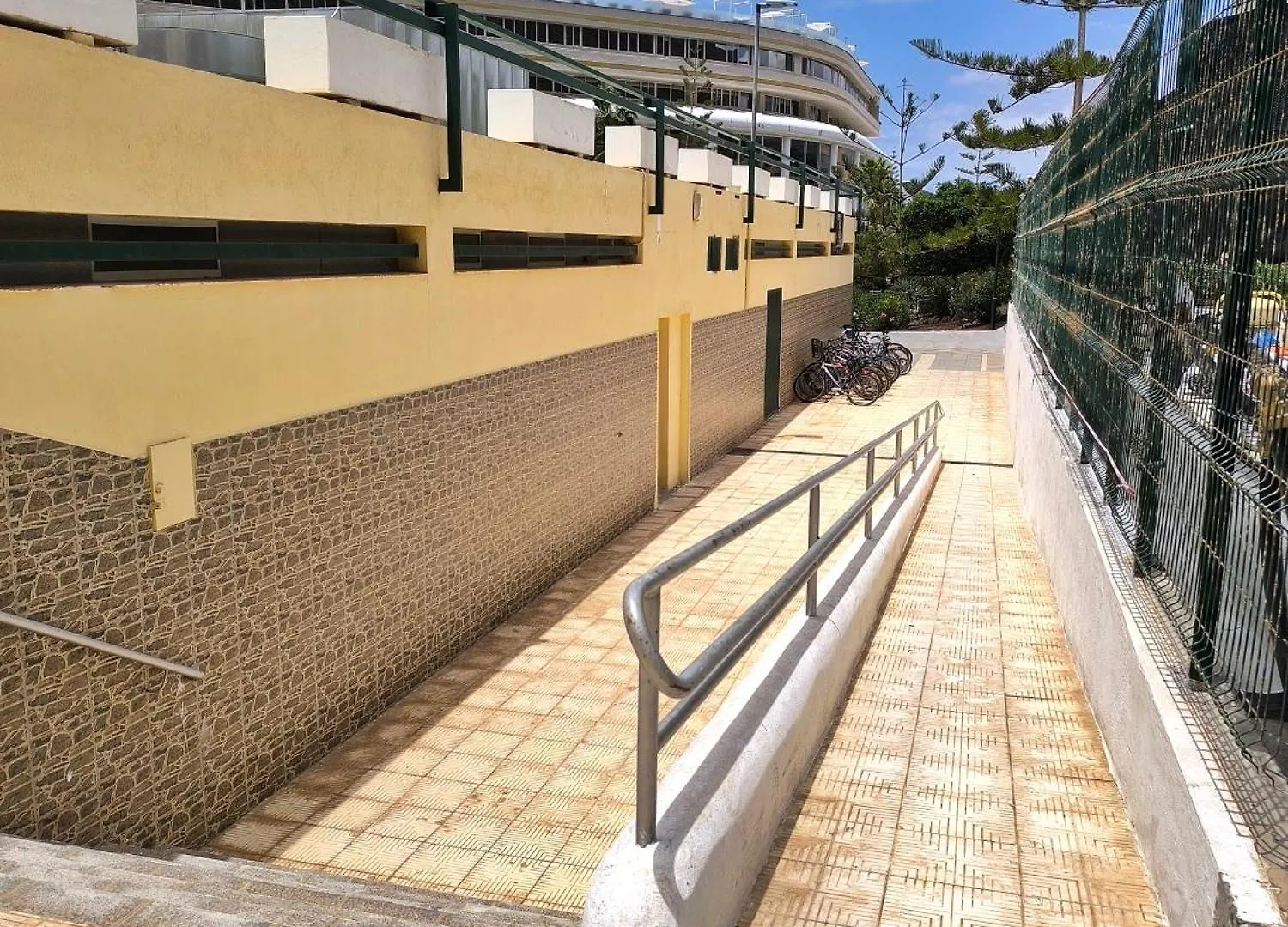 Sun Apartment - 3 Bedrooms, Priv Parking, Pool, Ac, Tv Channels, Fibre Net Los Cristianos  Spanien